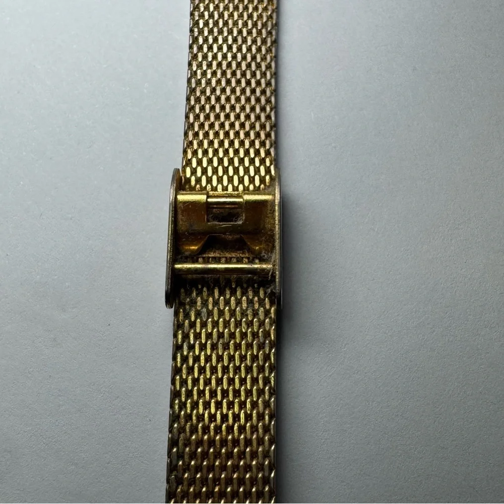 Vintage Lorus by‎ Seiko Disney Holographic Mickey Mouse Quartz Watch Gold Band